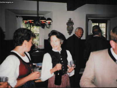 Datei-Vorschaubild - Gemeindeamt_Treichl-Helga Scheiber-Matthias Treichlgut Mayrhofer-Elisabeth_1993.jpg