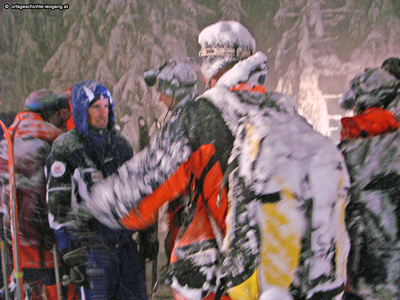 Datei-Vorschaubild - Bergrettung_Suchaktion Snowboarder Asitz.1_2005.jpg