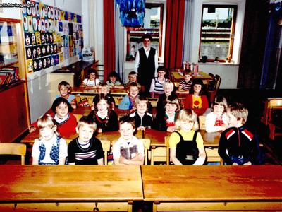 Datei-Vorschaubild - Schulchronik_Erste-Klasse Knappe-Gabriele_1981.jpg