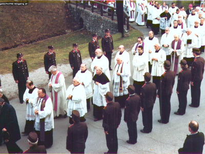 Datei-Vorschaubild - Katholische-Frauenschaft_Einzug.6_1986.jpg