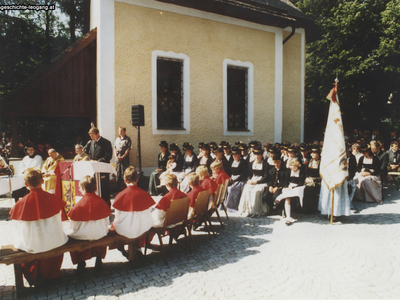 Datei-Vorschaubild - Katholische-Frauenschaft_Festgottesdienst_1992.jpg